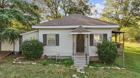 Single Family Residence in Fountain Inn SC 1301 McKelvy Road.jpg
