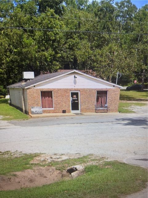  in Iva SC 302 W. Broad Street.jpg