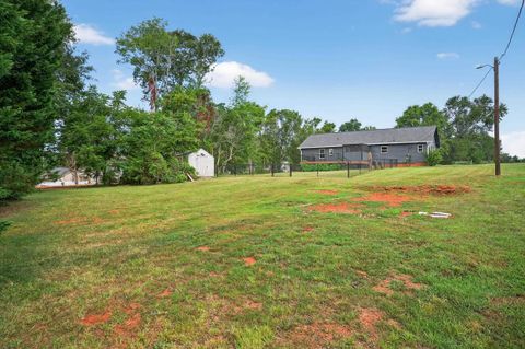 Single Family Residence in Campobello SC 225 Scenic Avenue 23.jpg