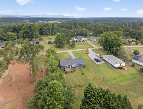 Single Family Residence in Campobello SC 225 Scenic Avenue 32.jpg