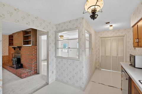 Single Family Residence in Campobello SC 225 Scenic Avenue 7.jpg
