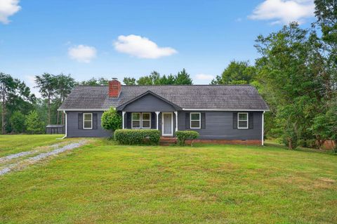 Single Family Residence in Campobello SC 225 Scenic Avenue.jpg