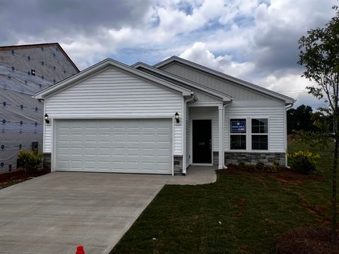 Single Family Residence in Spartanburg SC 2108 Mayberry Drive.jpg