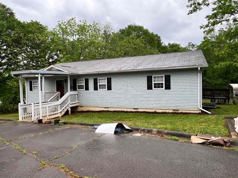 Single Family Residence in Blacksburg SC 104 E Clairborne Street.jpg