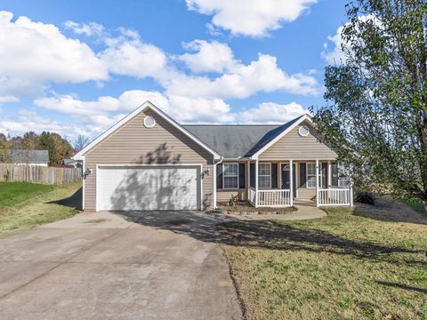 Single Family Residence in Lyman SC 420 Fairbanks Court.jpg