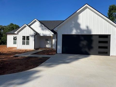 Single Family Residence in CHESNEE SC 4018 CHESNEE HWY.jpg