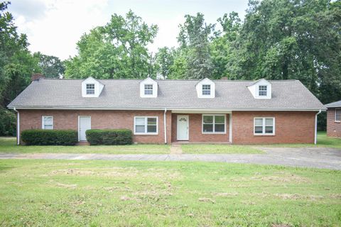 Single Family Residence in spartanburg SC 2298 Avondale Drive Dr.jpg