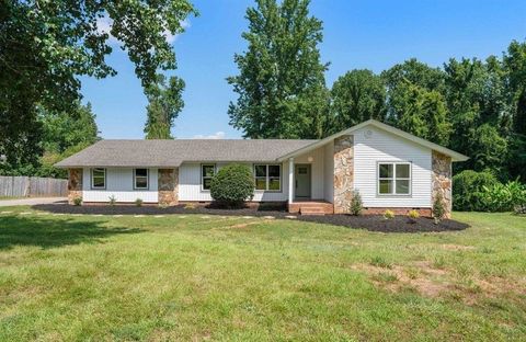 Single Family Residence in Spartanburg SC 3420 E Croft Circle.jpg