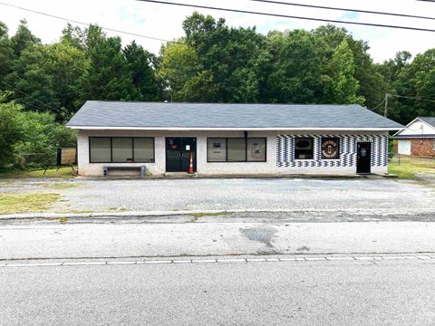  in Clinton SC 27800 E Carolina Avenue.jpg