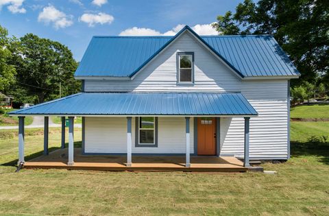 Single Family Residence in Campobello SC 114 Montgomery Street 3.jpg