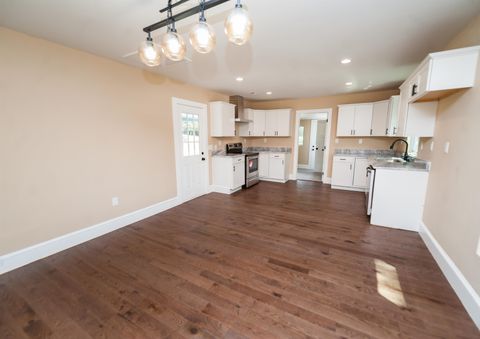 Single Family Residence in Campobello SC 114 Montgomery Street 17.jpg
