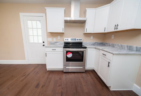 Single Family Residence in Campobello SC 114 Montgomery Street 8.jpg