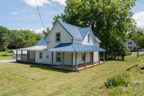 Single Family Residence in Campobello SC 114 Montgomery Street.jpg