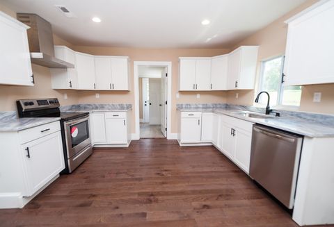 Single Family Residence in Campobello SC 114 Montgomery Street 1.jpg