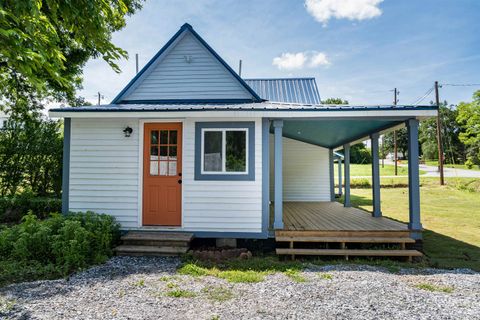 Single Family Residence in Campobello SC 114 Montgomery Street 34.jpg