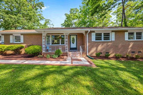 Single Family Residence in Spartanburg SC 307 Pine Lake Court.jpg