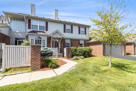 Condominium in Plymouth MI 49649 Draper Circle.jpg