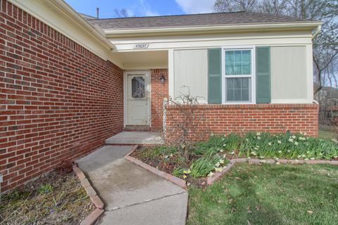 Condominium in Canton_Wayne MI 43697 YORKVILLE.jpg