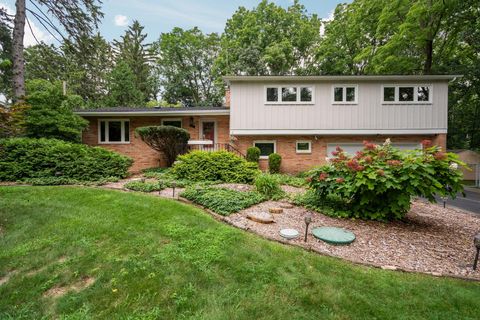 Single Family Residence in Ann Arbor Washtenaw MI 3091 Warwick Road.jpg