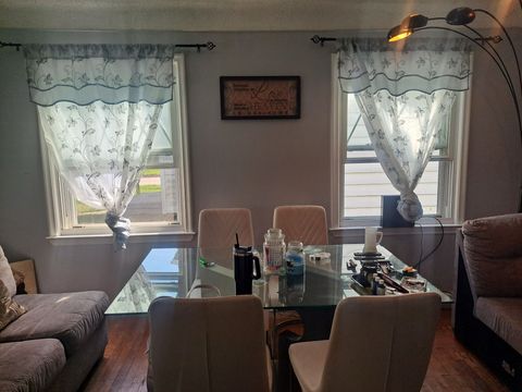 Single Family Residence in Westland Wayne MI 28919 POWERS Street 3.jpg