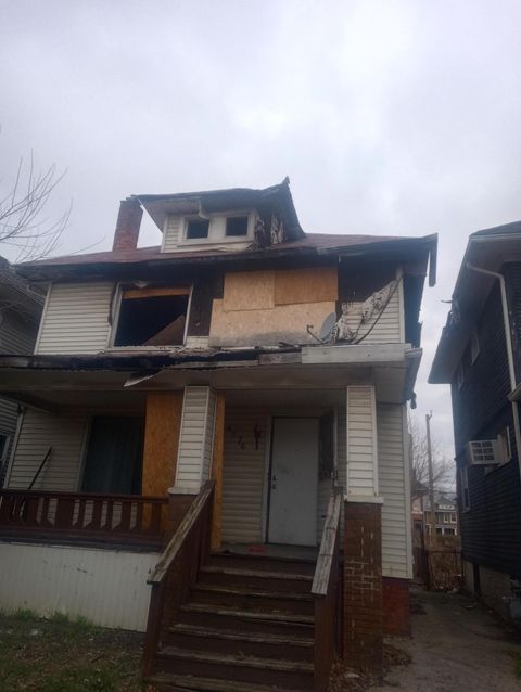 Single Family Residence in Detroit Wayne MI 4276 Larchmont St.jpg