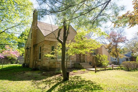 Single Family Residence in Grand Rapids Kent MI 1462 32nd Street.jpg