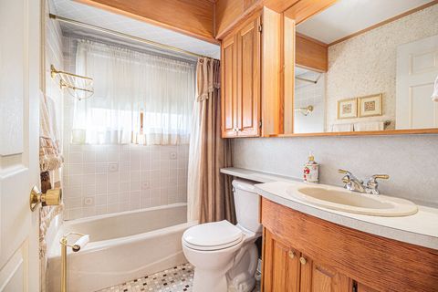 Single Family Residence in Westland Wayne MI 32312 AVONDALE Street 7.jpg