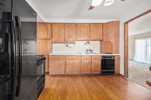 Single Family Residence in Westland Wayne MI 32312 AVONDALE Street 6.jpg