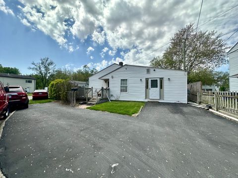 Single Family Residence in Westland Wayne MI 32222 HILLSDALE Ct.jpg