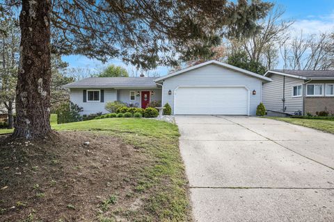 Single Family Residence in Grand Rapids Kent MI 5288 Newcastle Drive.jpg