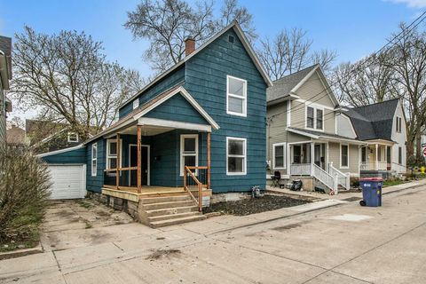 Single Family Residence in Grand Rapids Kent MI 311 Robey Place.jpg