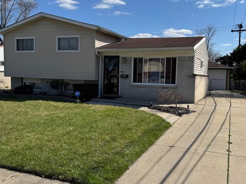Single Family Residence in Westland_Wayne MI 31179 Avondale Street.jpg