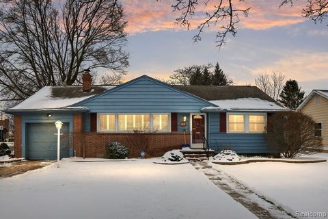 Single Family Residence in Birmingham_Oakland MI 2898 Yorkshire Road.jpg