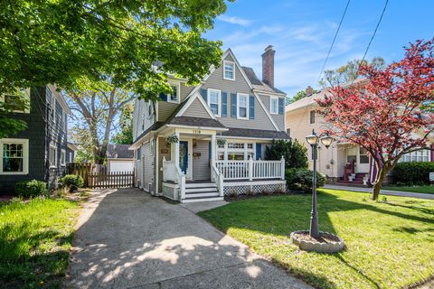 Single Family Residence in Grand Rapids Kent MI 2110 College Avenue.jpg
