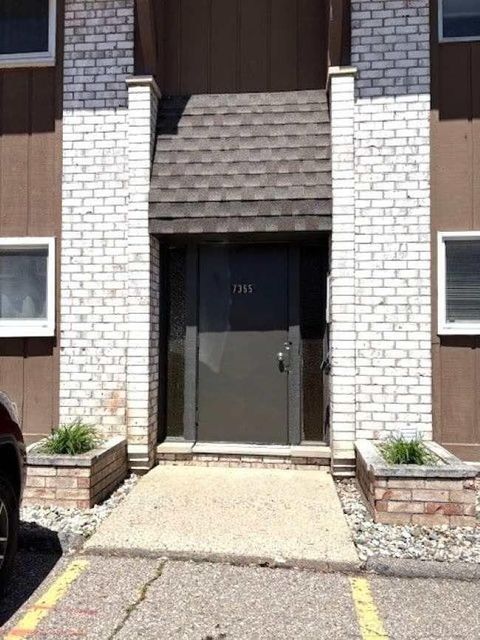 Condominium in Westland Wayne MI 7355 Woodview Dr. 1 Street.jpg
