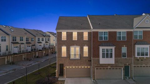 Condominium in Ann Arbor Washtenaw MI 2824 Ridington Road.jpg