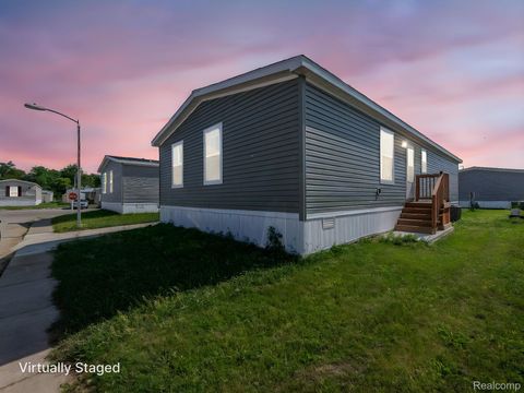 Single Family Residence in Belleville MI 501 Washington.jpg