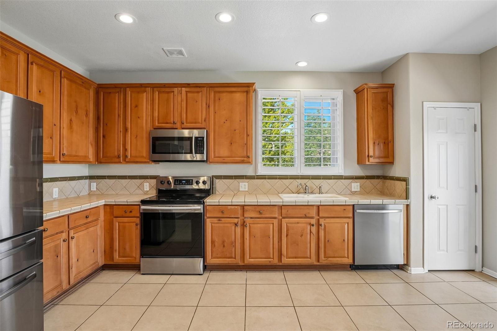 21749 E Jarvis Pl, Aurora, CO 80018 photo