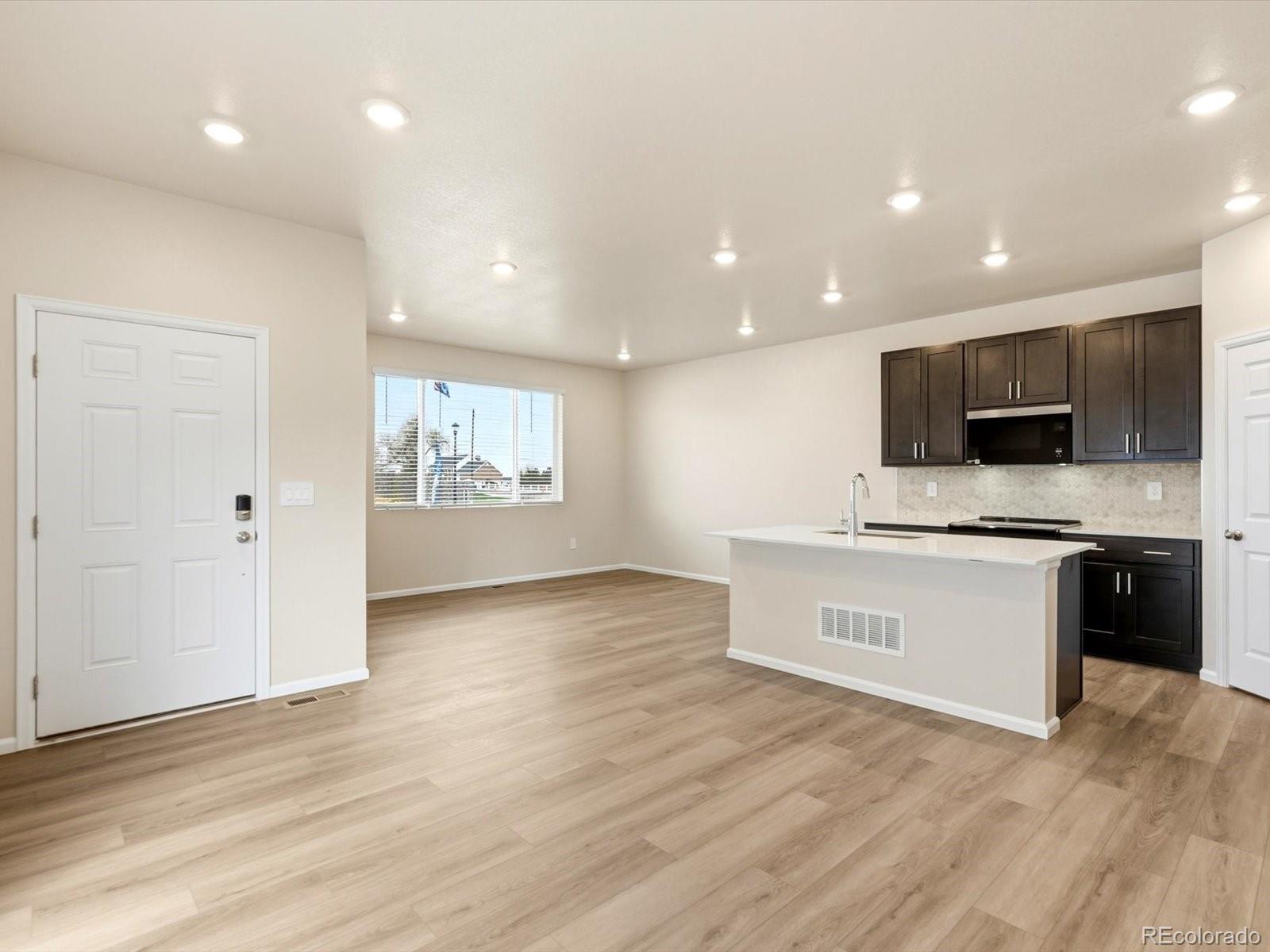 2232 E 164 Ave, Thornton, CO 80602 photo