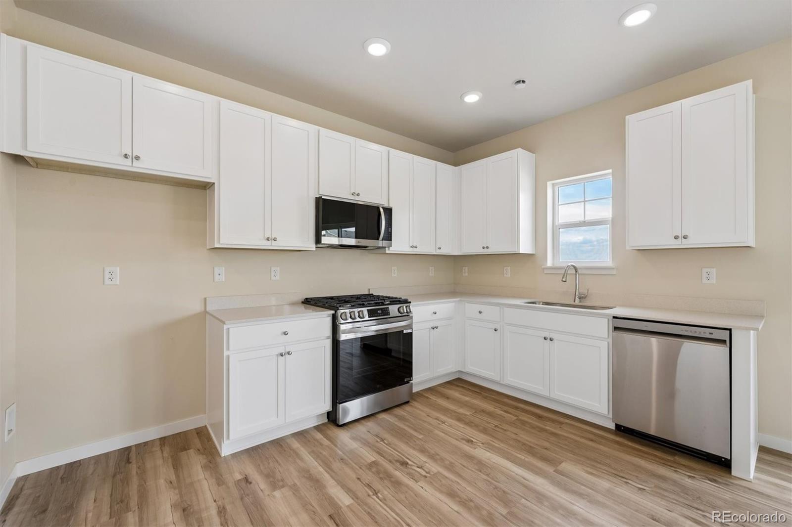 19043 E 93 Pl, Commerce City, CO 80022 photo