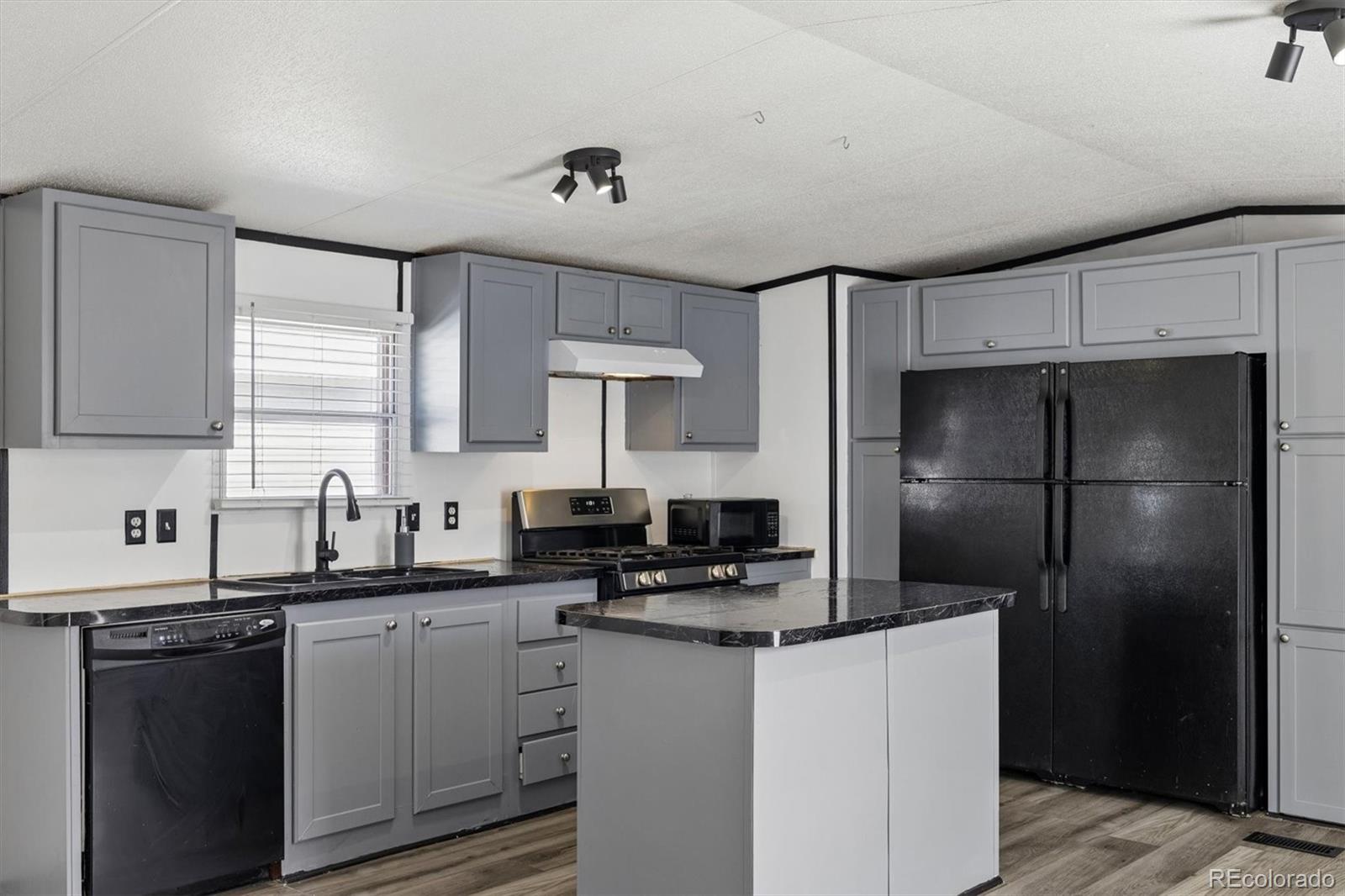 17553 E 17 Pl, Aurora, CO 80011 photo