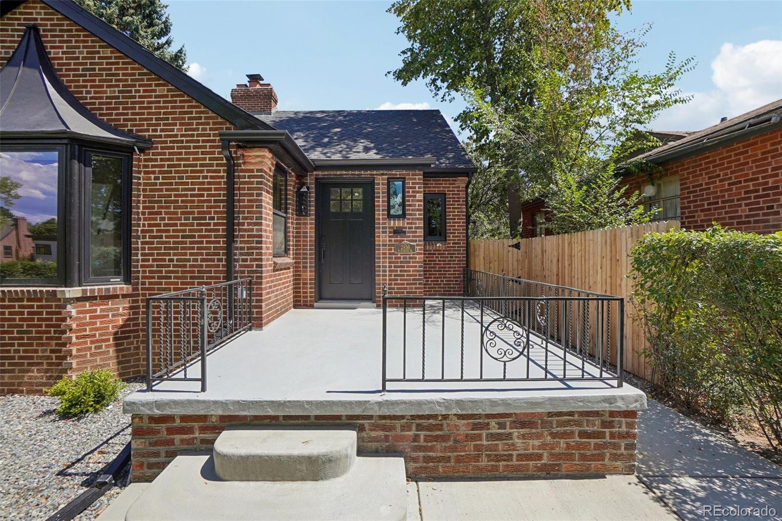 2856 N Glencoe St, Denver, CO 80207 photo