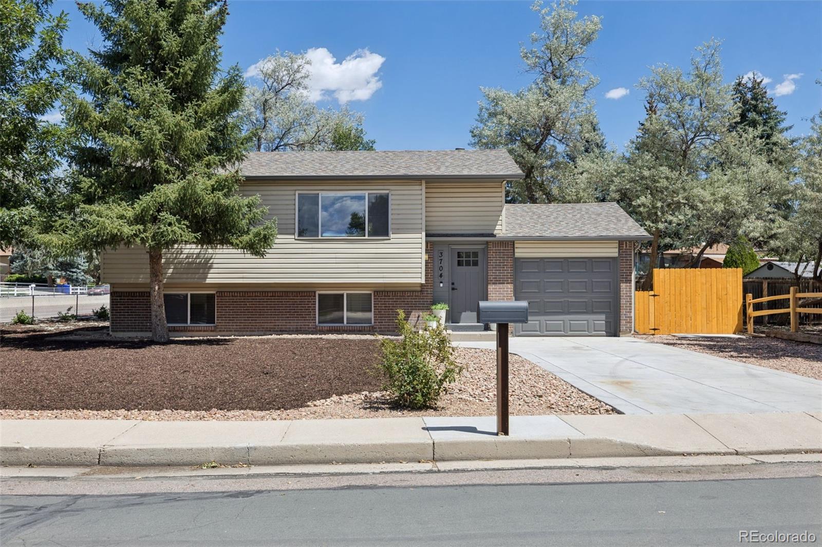 3704 Surrey Ln, Colorado Springs, CO 80918 photo