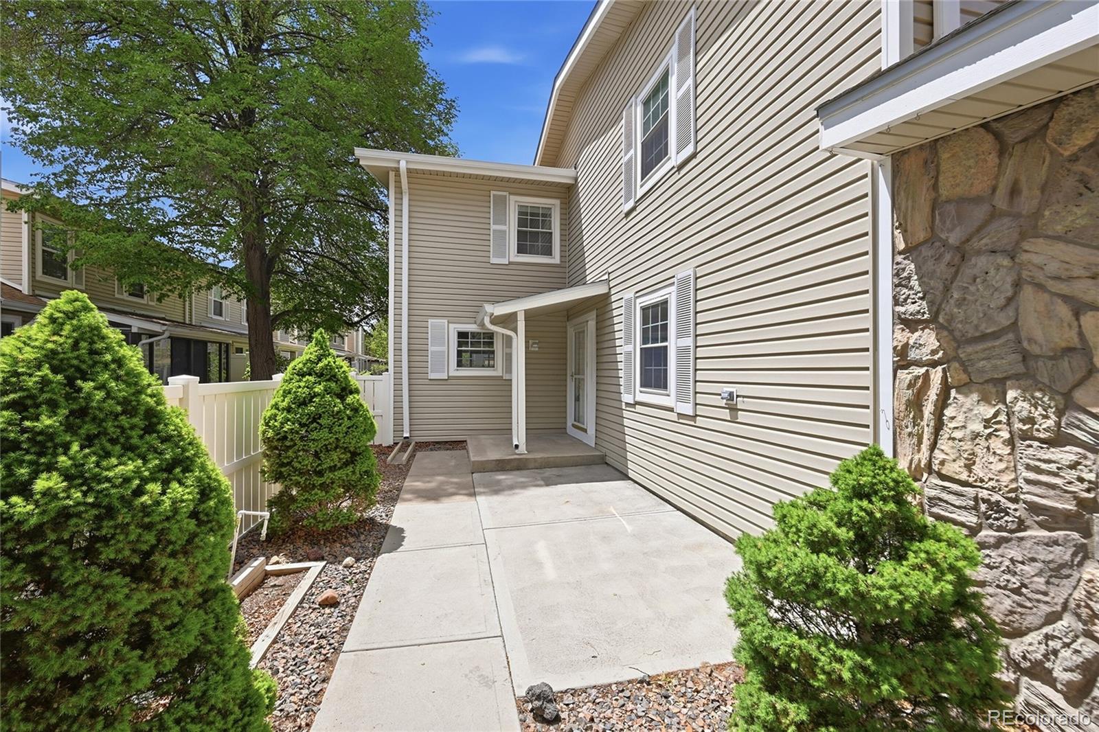 2770 S Heather Gardens Way, Aurora, CO 80014 photo