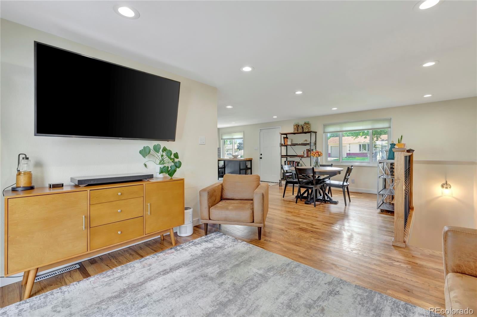 3945 S Inca St, Englewood, CO 80110 photo