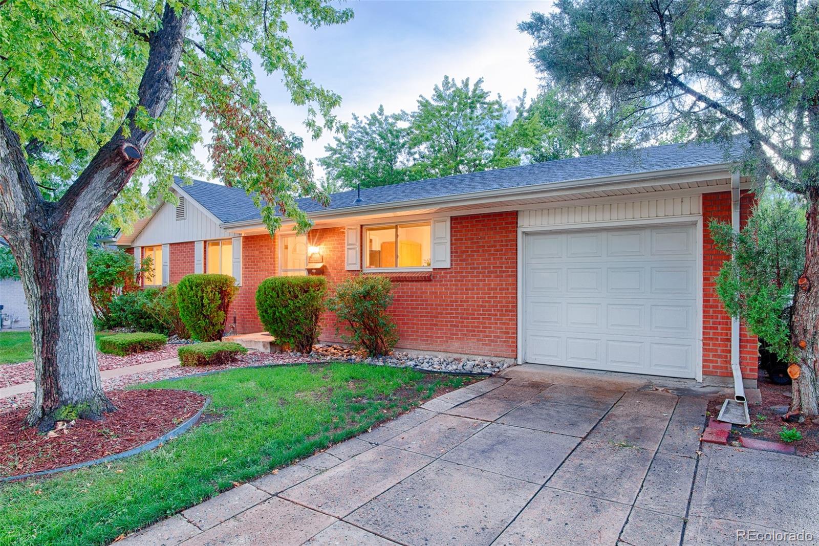 681 S Holly St, Denver, CO 80246 photo