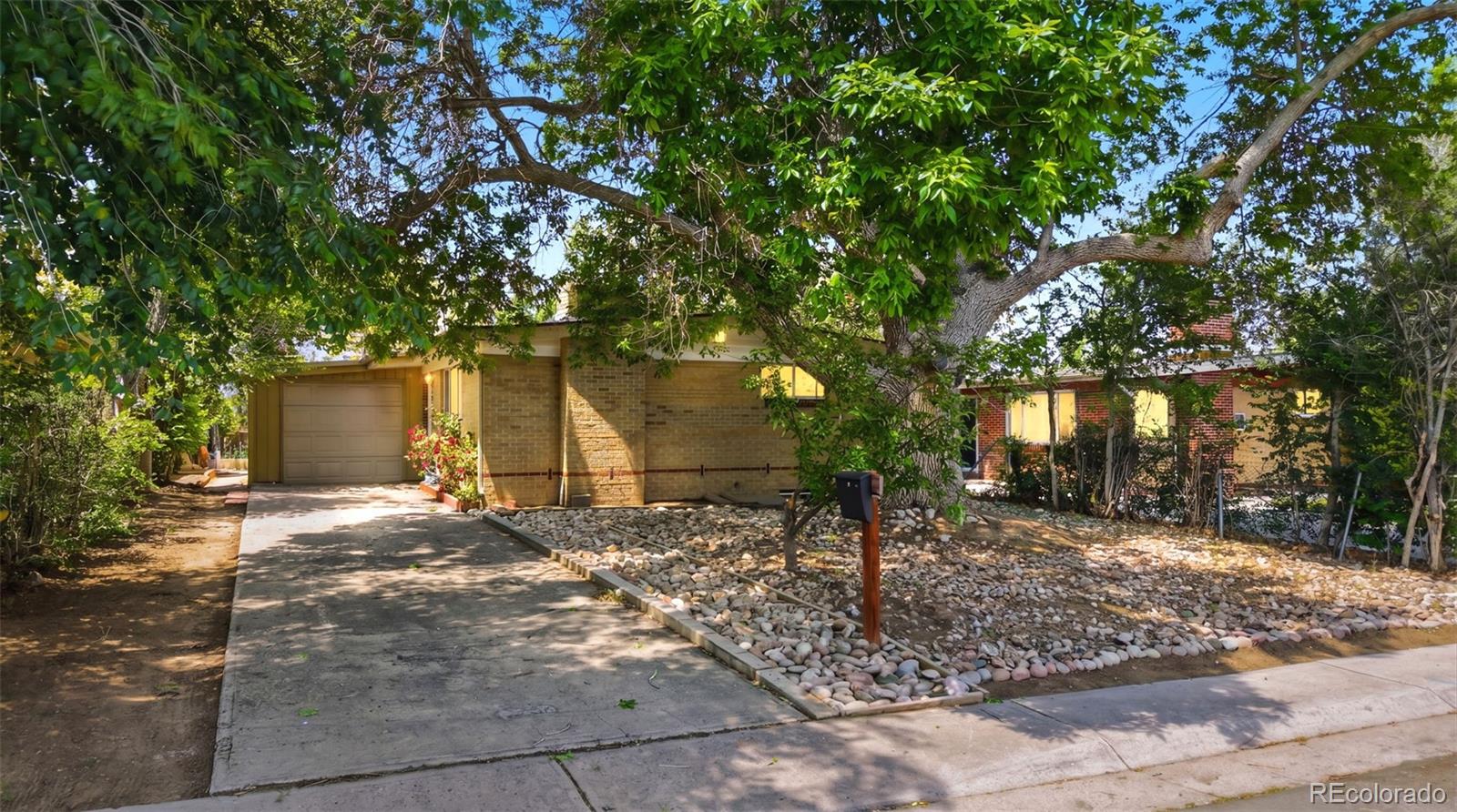 1225 Dallas St, Aurora, CO 80010