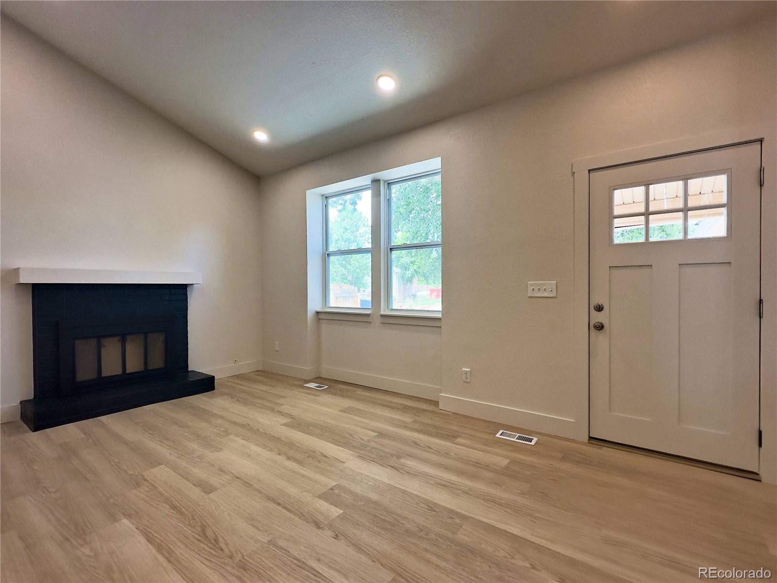 5128 Columbus Way, Denver, CO 80239 photo