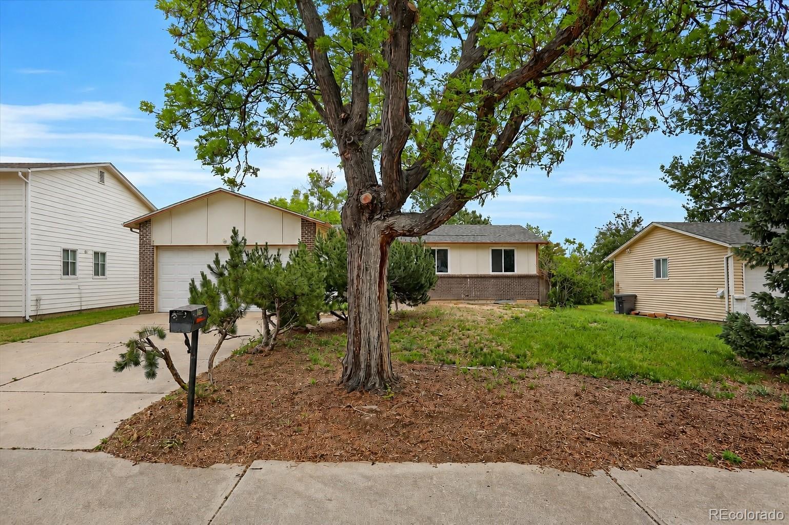 2832 Mobile St, Aurora, CO 80013