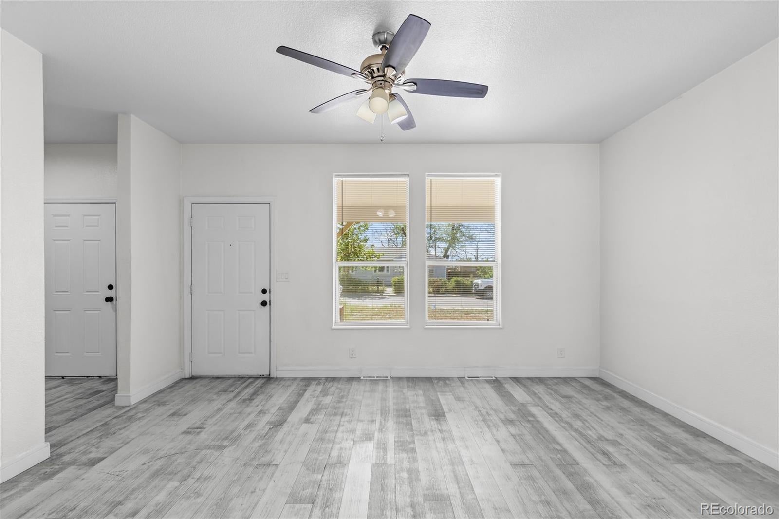 6950 Newport St, Commerce City, CO 80022 photo